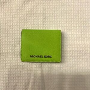 Michael Kors Jet Set Travel Flap card holder in the color pear